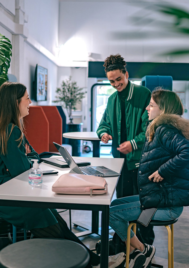 étudiants en Bachelor apprentissage